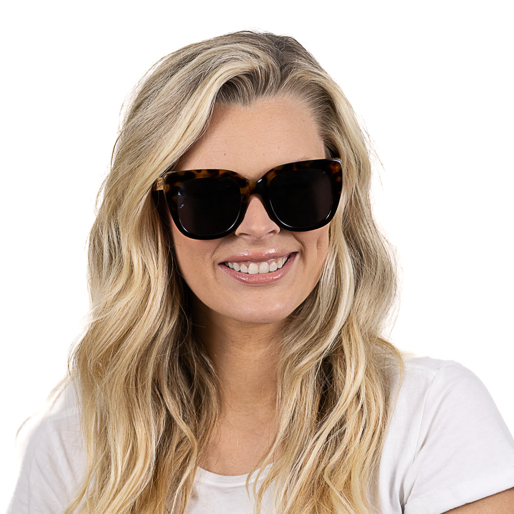 RIVIERA TOFFEE Black Graduated Lens l Walnut Arms